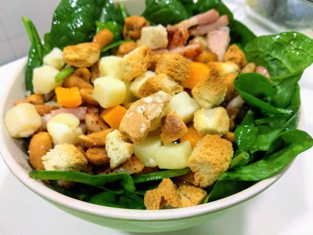 ensalada de espinacas, bol de presentación receta
