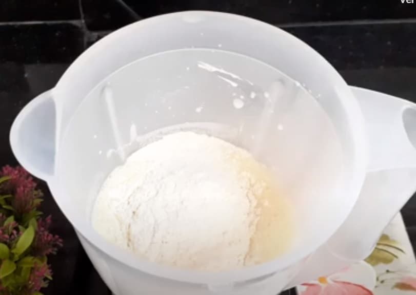 bizcocho de yogur,mezclando ingredientes