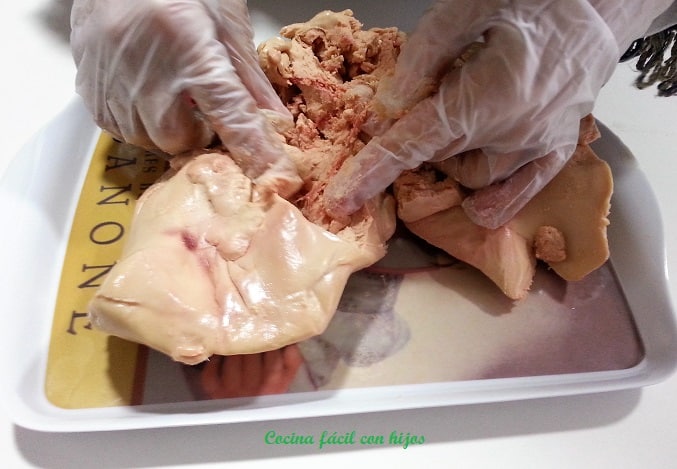 quitando venas al foie
