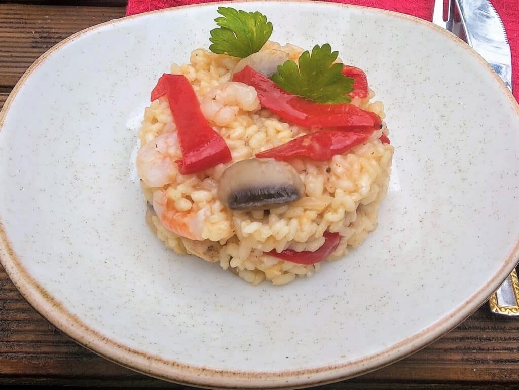 arroz con verduras y gambas, plato terminado receta