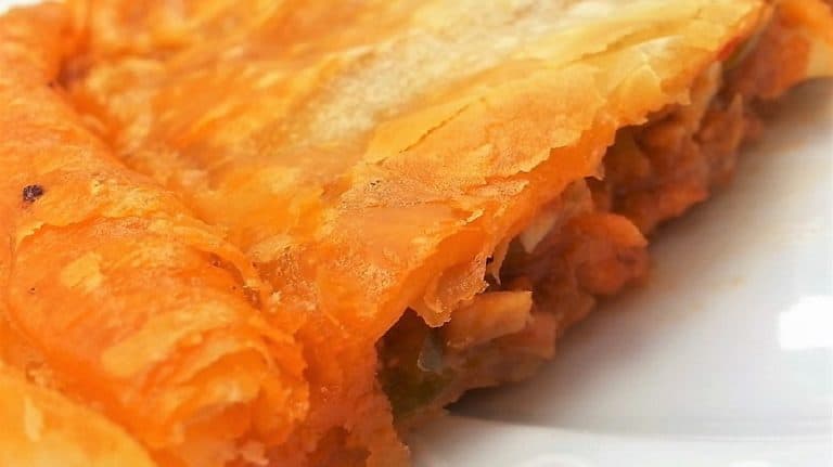 empanada de atun con hojaldre empanada hecha para plato entrada