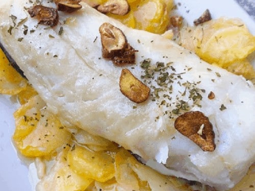Merluza a la bilbaina plato de presentación