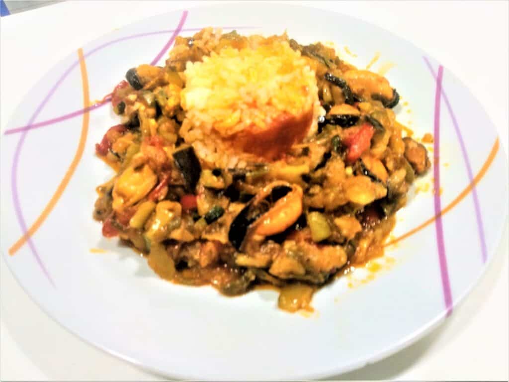 mejillones con pisto, plato terminado