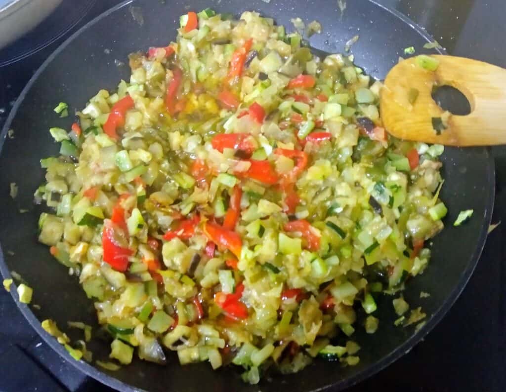 mejillones con pisto, sofrito de verduras