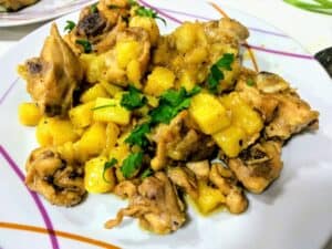 pollo al ajillo pollo terminado plato presentación receta
