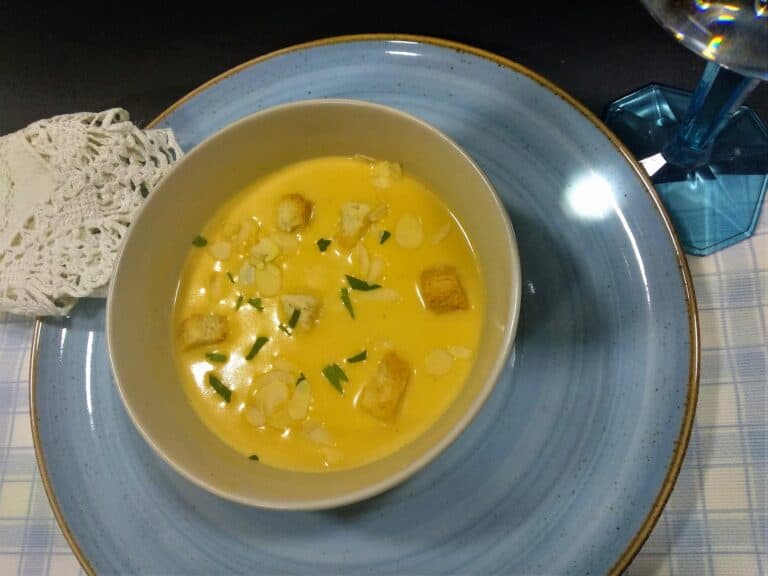 sopa de almendras foto entrada