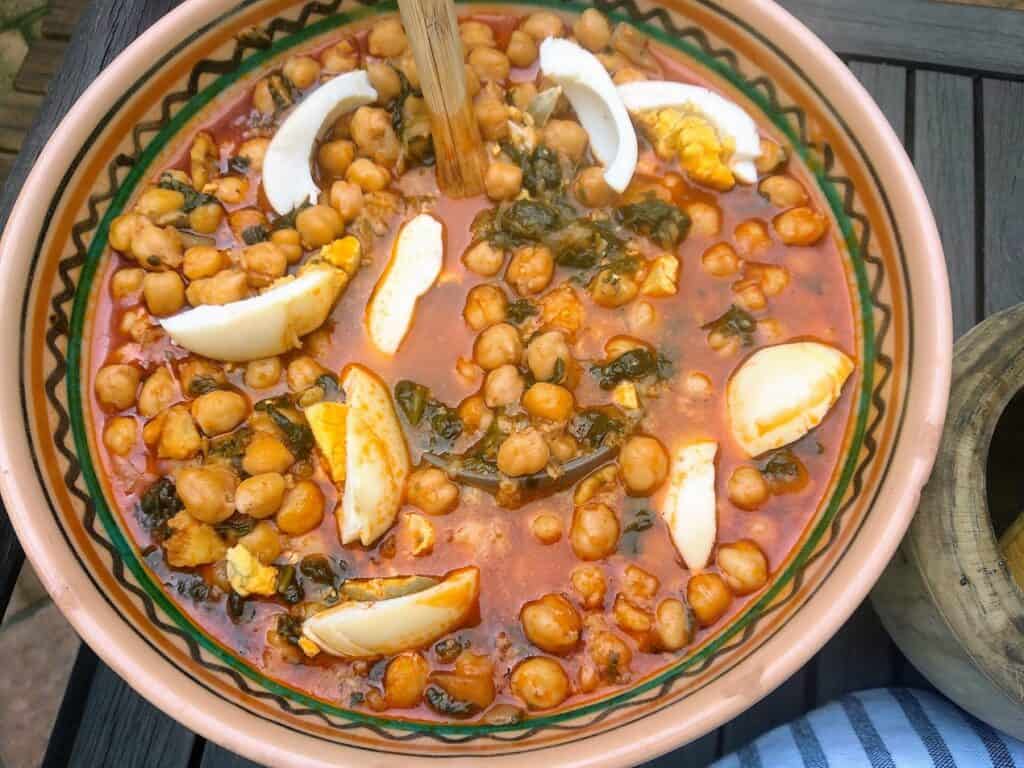 Potaje de garbanzos, plato terminado, receta