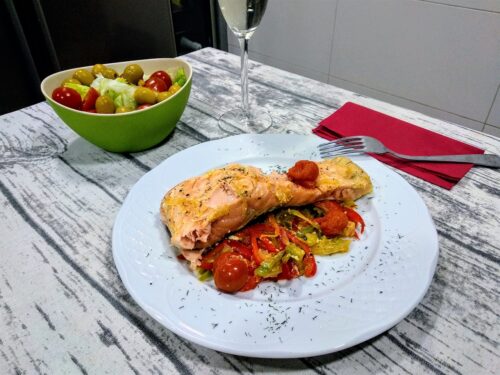 salmón en papillote, plato terminado entrada